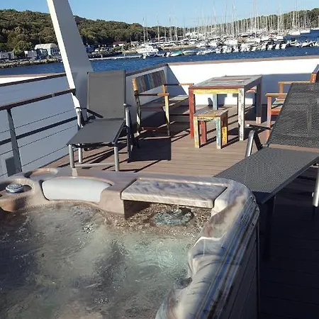 House Boat - Floating House Sofia Hotel Pula Exterior photo