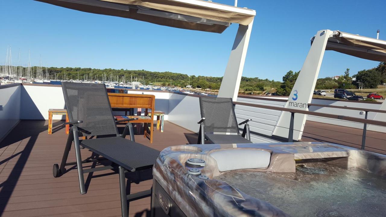 Botel House Boat - Floating House Sofia Pula