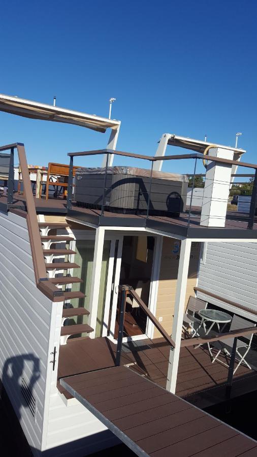 House Boat - Floating House Sofia Botel