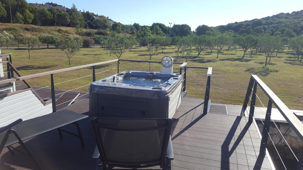 House Boat - Floating House Sofia Pula