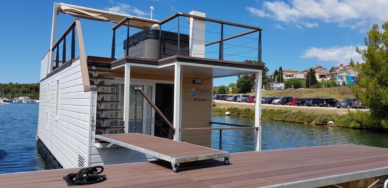 House Boat - Floating House Sofia Botel *