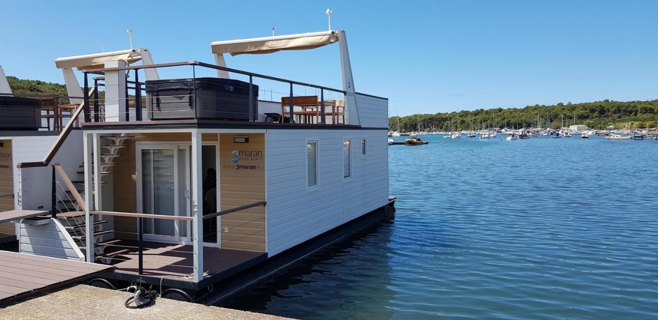 Botel House Boat - Floating House Sofia Pula