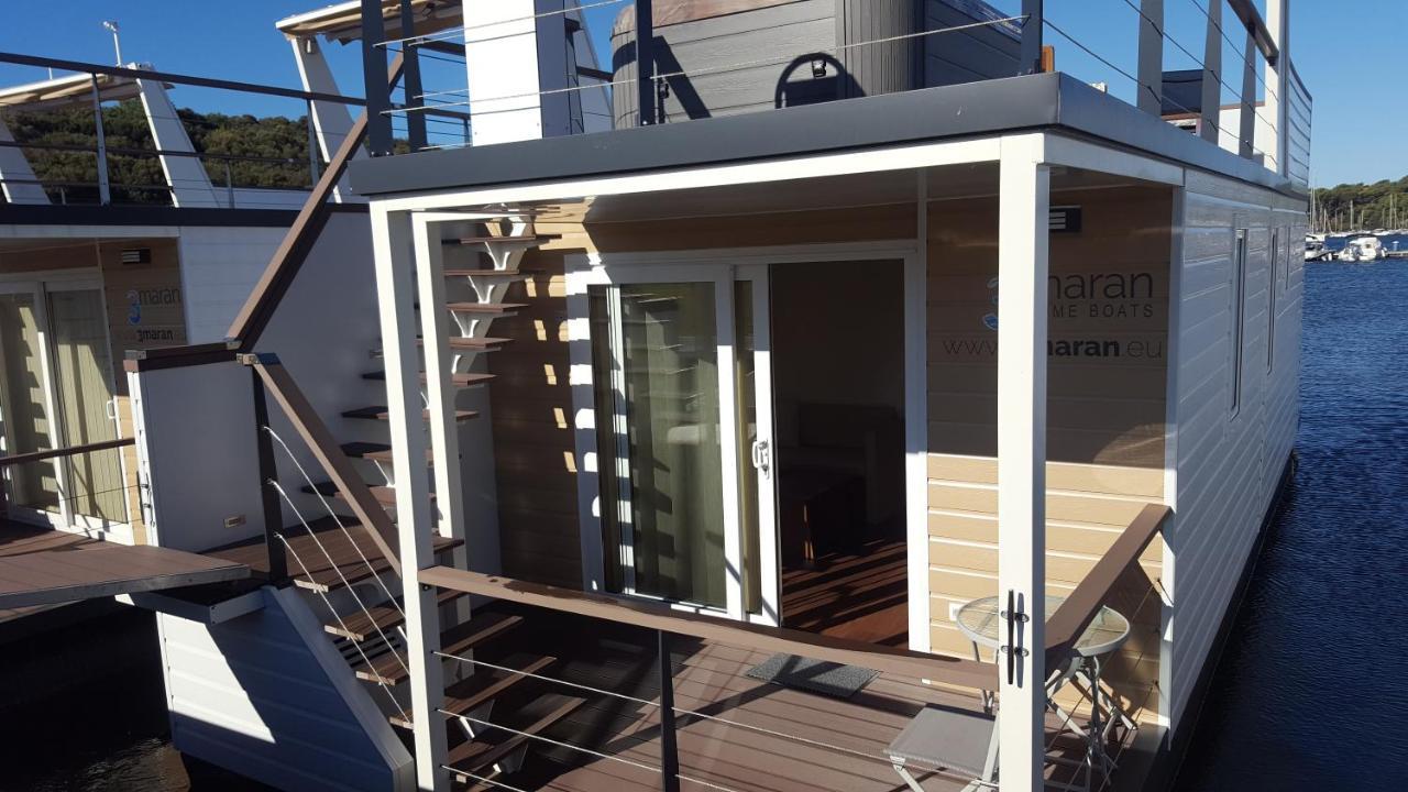 House Boat - Floating House Sofia Botel Pula